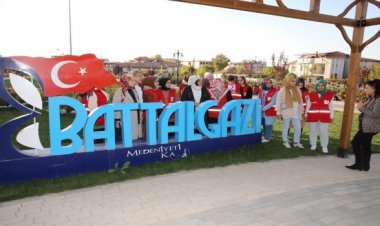 Başkan Güderden kadınlara gezi jesti