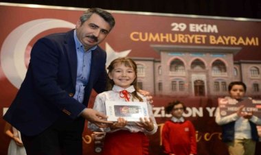 Cumhuriyeti en iyi anlatan öğrenciler Yıldırımda ödüllendirildi