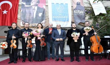 Tarihi Kervansarayda Atatürkün sevdiği şarkılar yankılandı