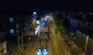 Sancaktepede Cumhuriyet coşkusu fener alayı ve Ebru Yaşar konseri ile yaşandı