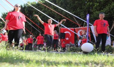 Mezitlide 99. yılda 99 zeybek gösterisi