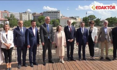 Kültür ve Turizm Bakanı M. Nuri ERSOY ve Heyeti Roma Hamamını ve Atatürk Mesleki ve Teknik Anadolu Lisesini Ziyaret etti