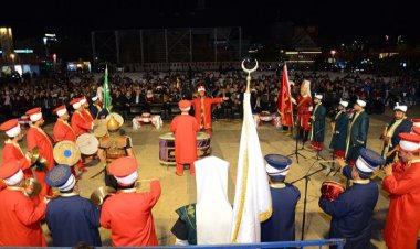 Neşet Ertaş Türkülerine Mehter yorumu...