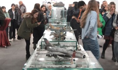 Türk ve dünya tarihi minyatürleri göz boyuyor