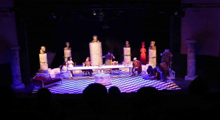 Tarsus Şehir Tiyatrosu Ezop oyunu ile Adanada sanatseverlerle buluştu