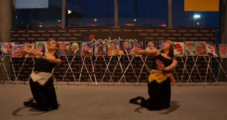 40 kadın 40 başlık  konulu fotoğraf sergisinin galası yapıldı